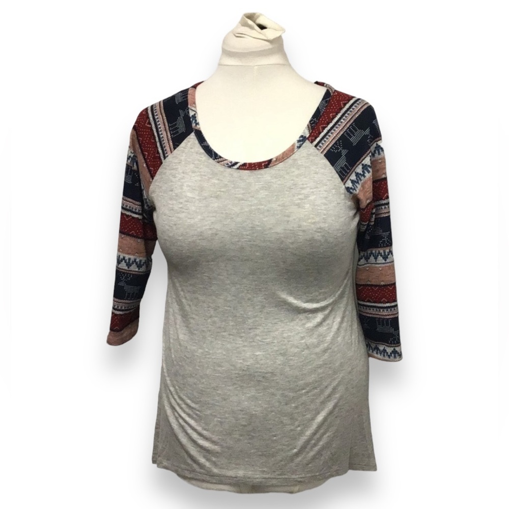 Threads Studio Women’s 3/4 Ragland Sleeve Scoop Neck Aztec Christmas Tee Gray M
